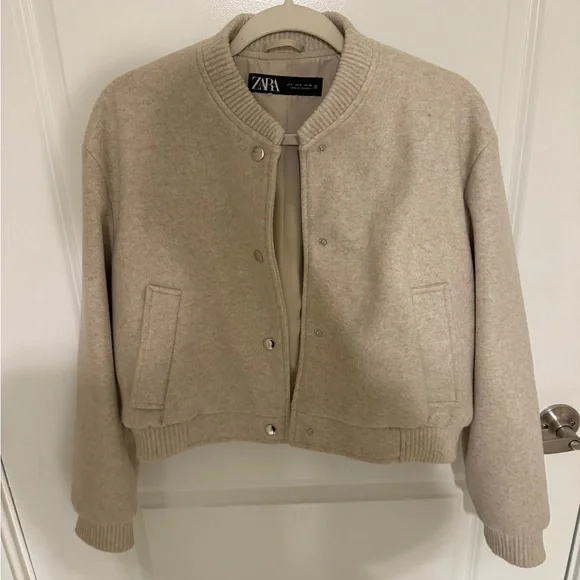 Zara Women's Beige Bomber Jacket. Size small. Never worn. - Picture 2 of 3